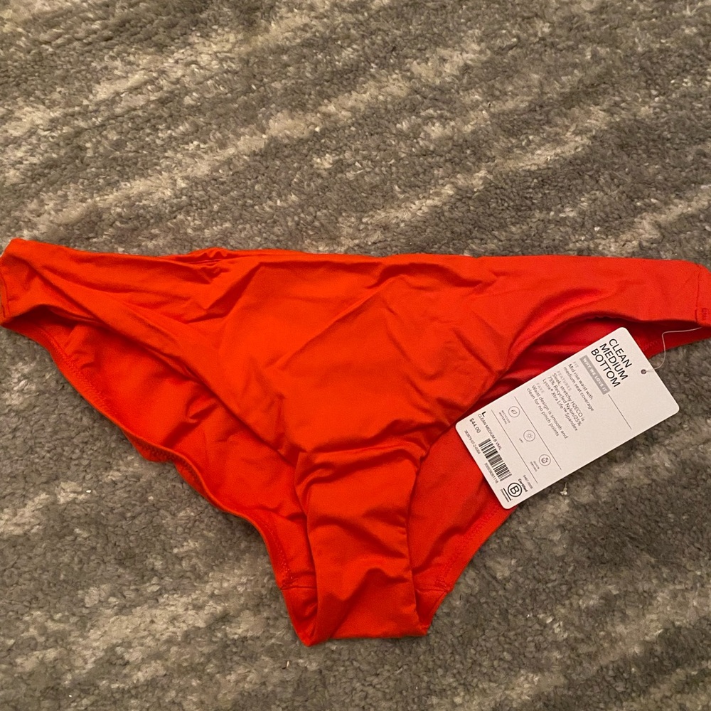 Athleta Clean Medium Bottom Vermillion